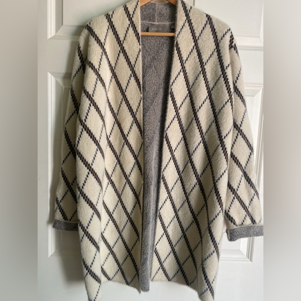 CYRUS Diamond Pattern Open-Front Classic Cozy Cardigan Sweater Size M